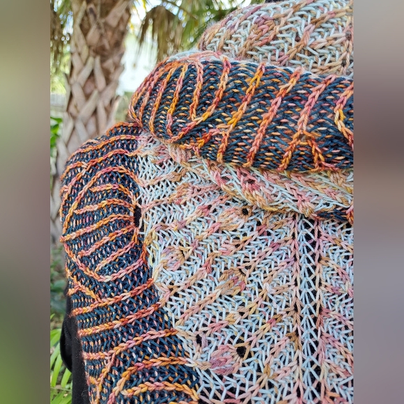 Hand Crafted OOAK Avantgarde Contemporary Reversible Knit Shawl Orange Pink - Picture 14 of 16